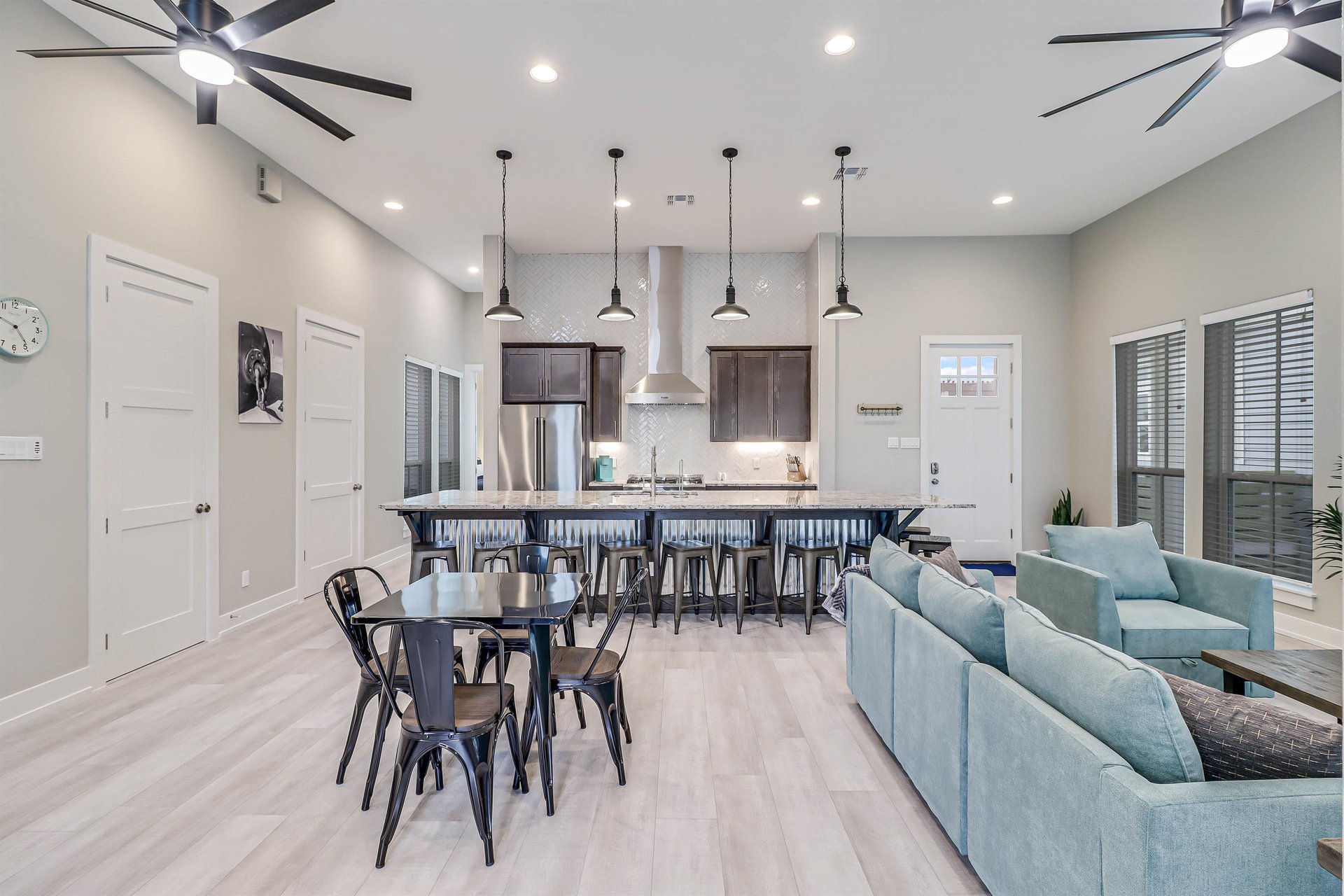 1st Floor, Living Area