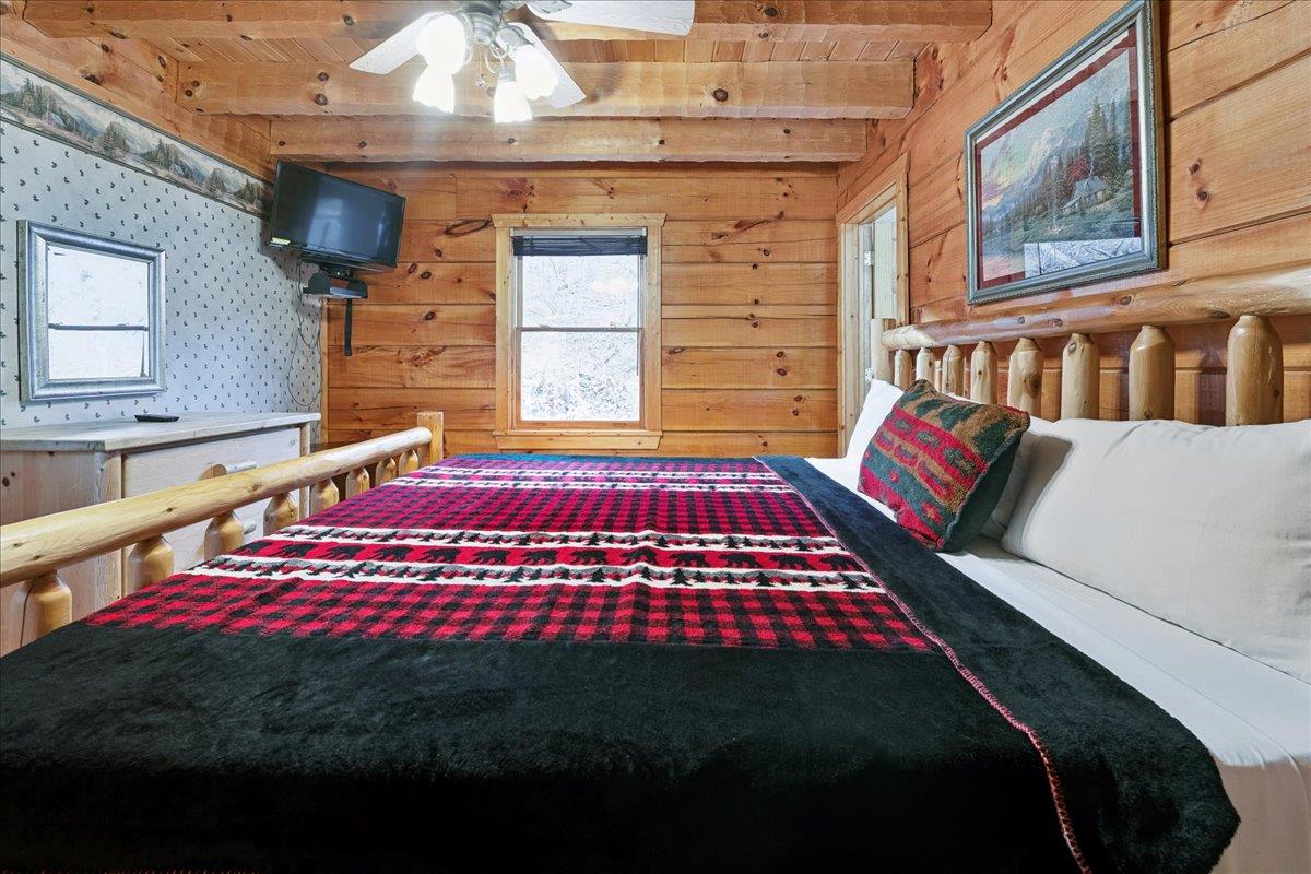 23Primary Bedroom