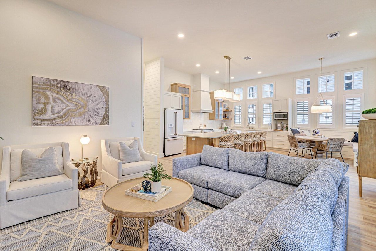 Cozy Living Area and Kitchen, 1st Floor