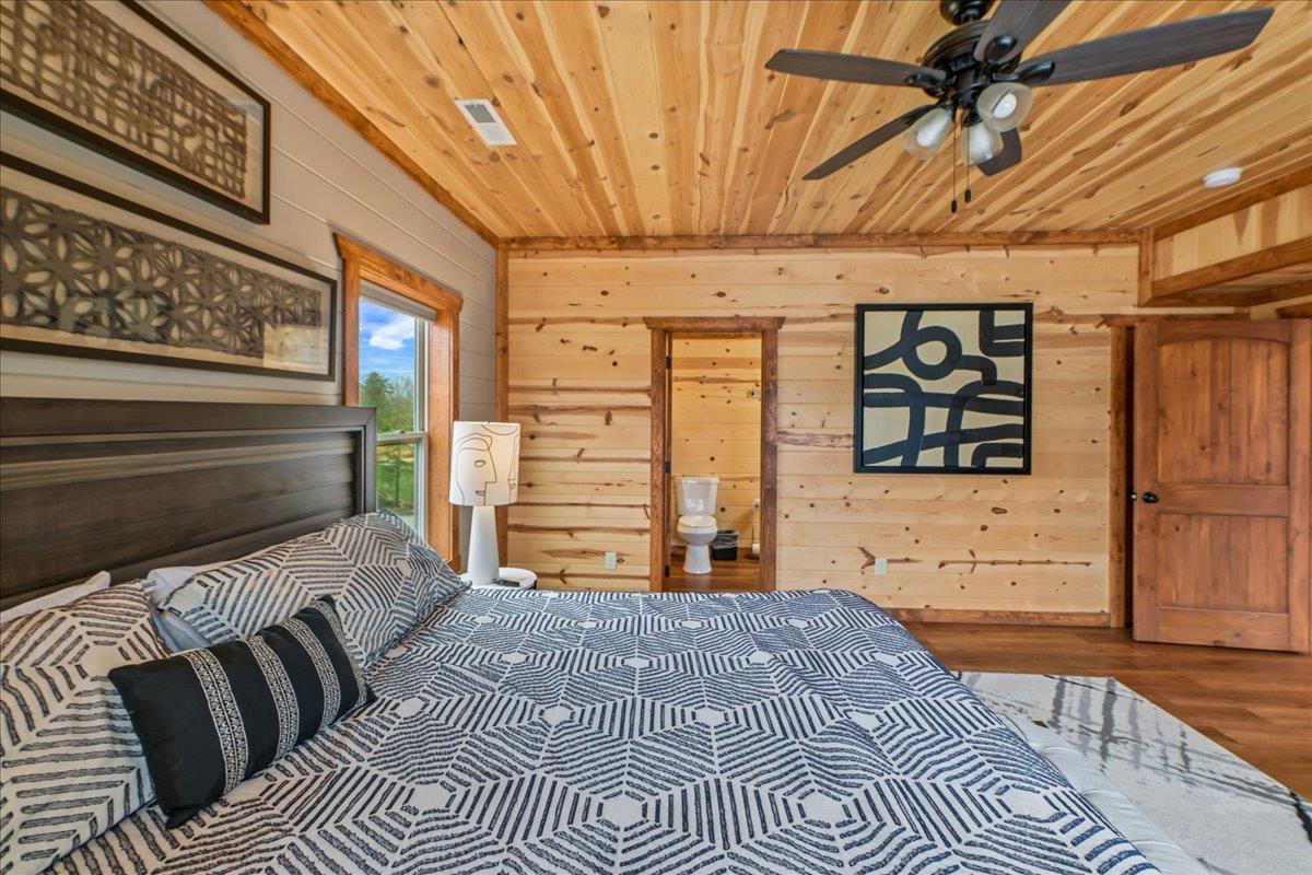 076Bedroom