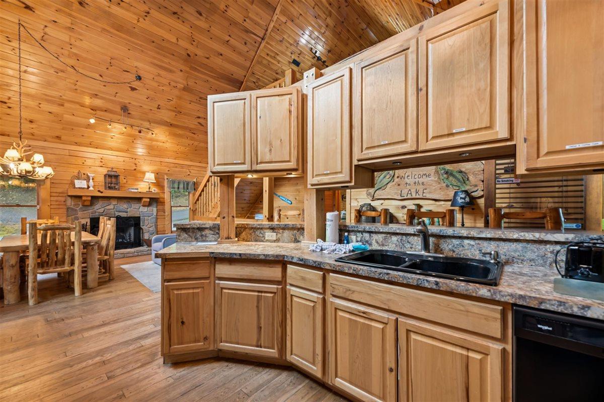 33Kitchen
