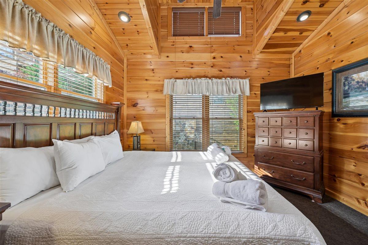 18Primary Bedroom