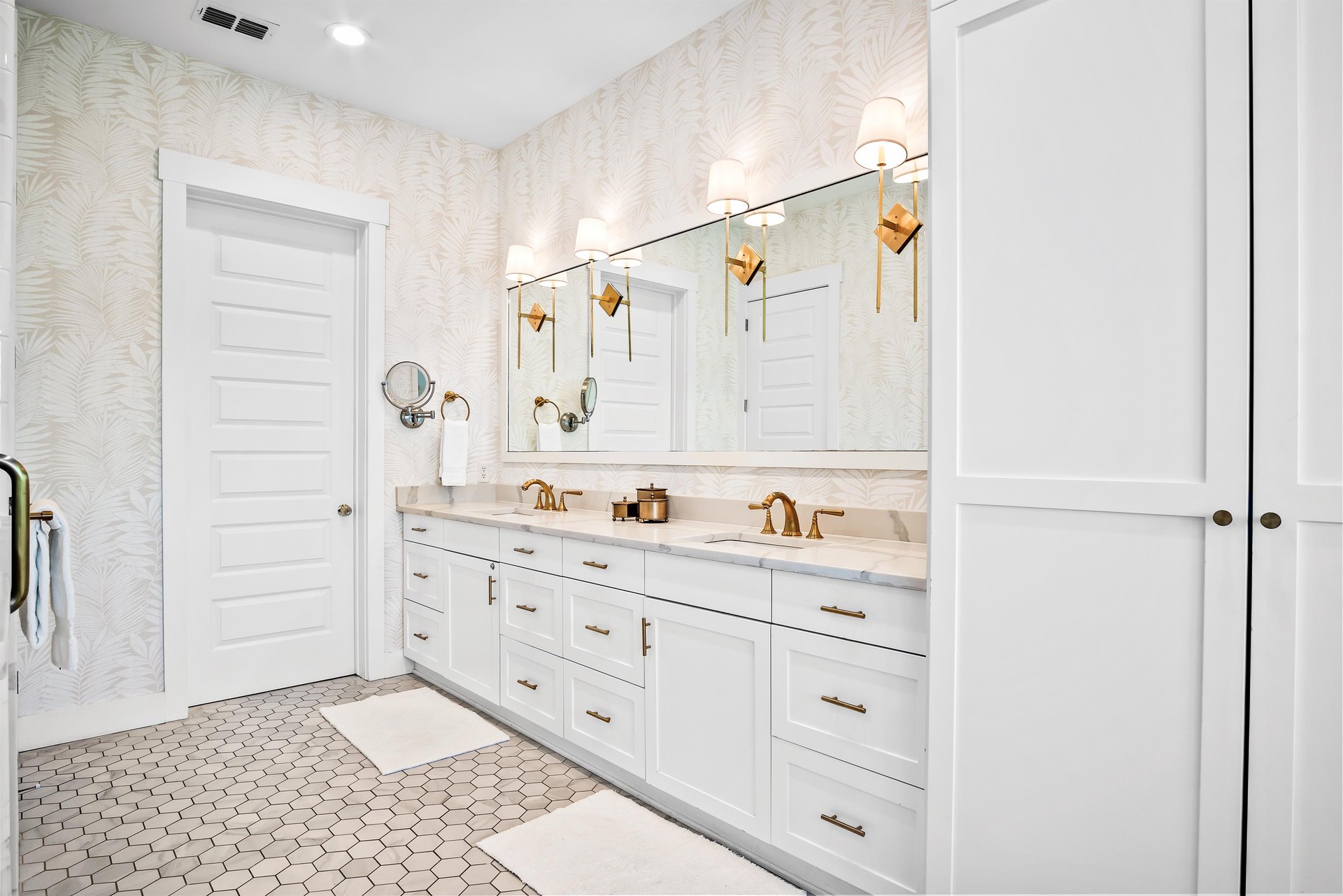 Primary King Bathroom, 2nd Floor