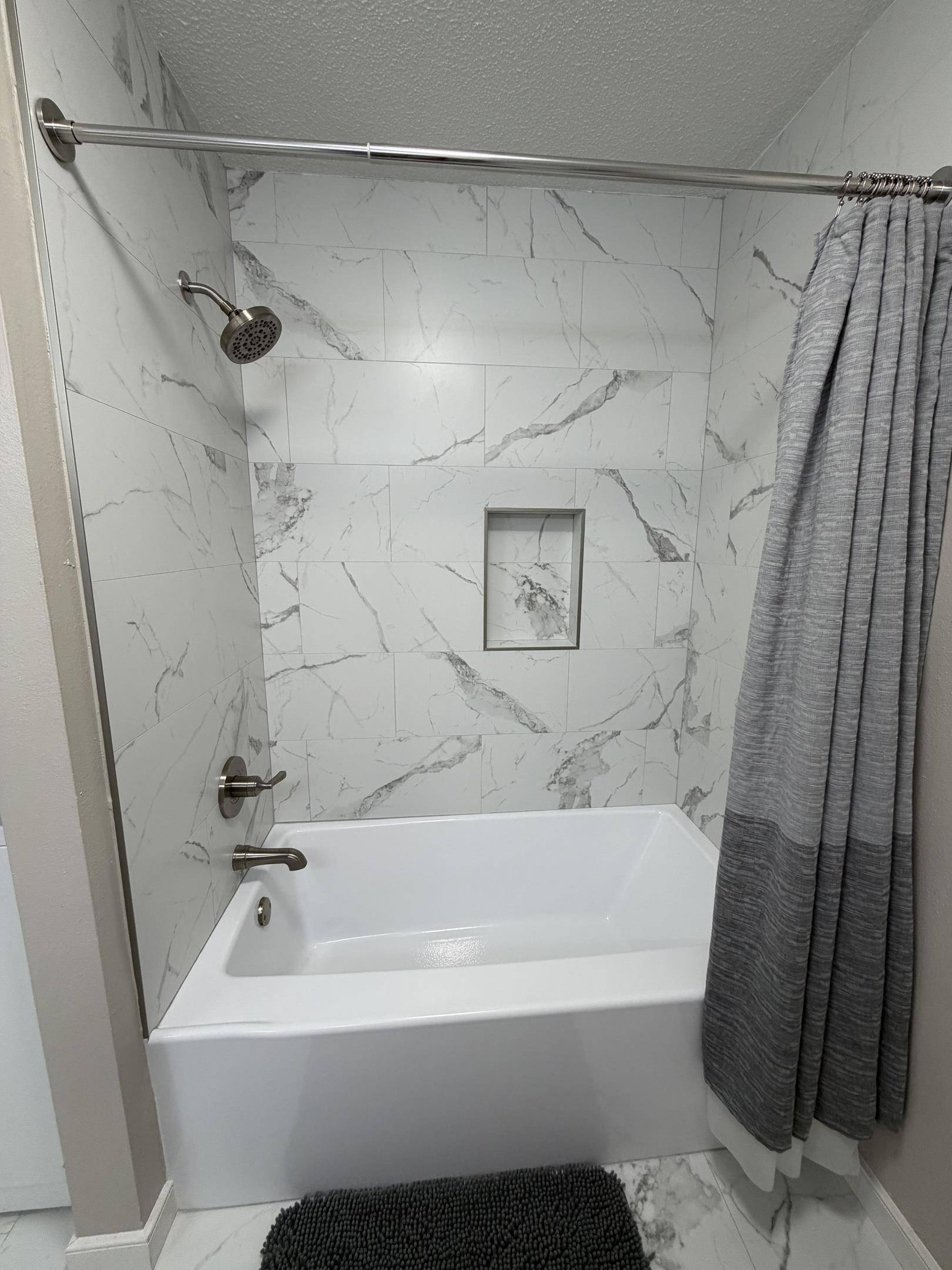 Upstairs Full Bathroom