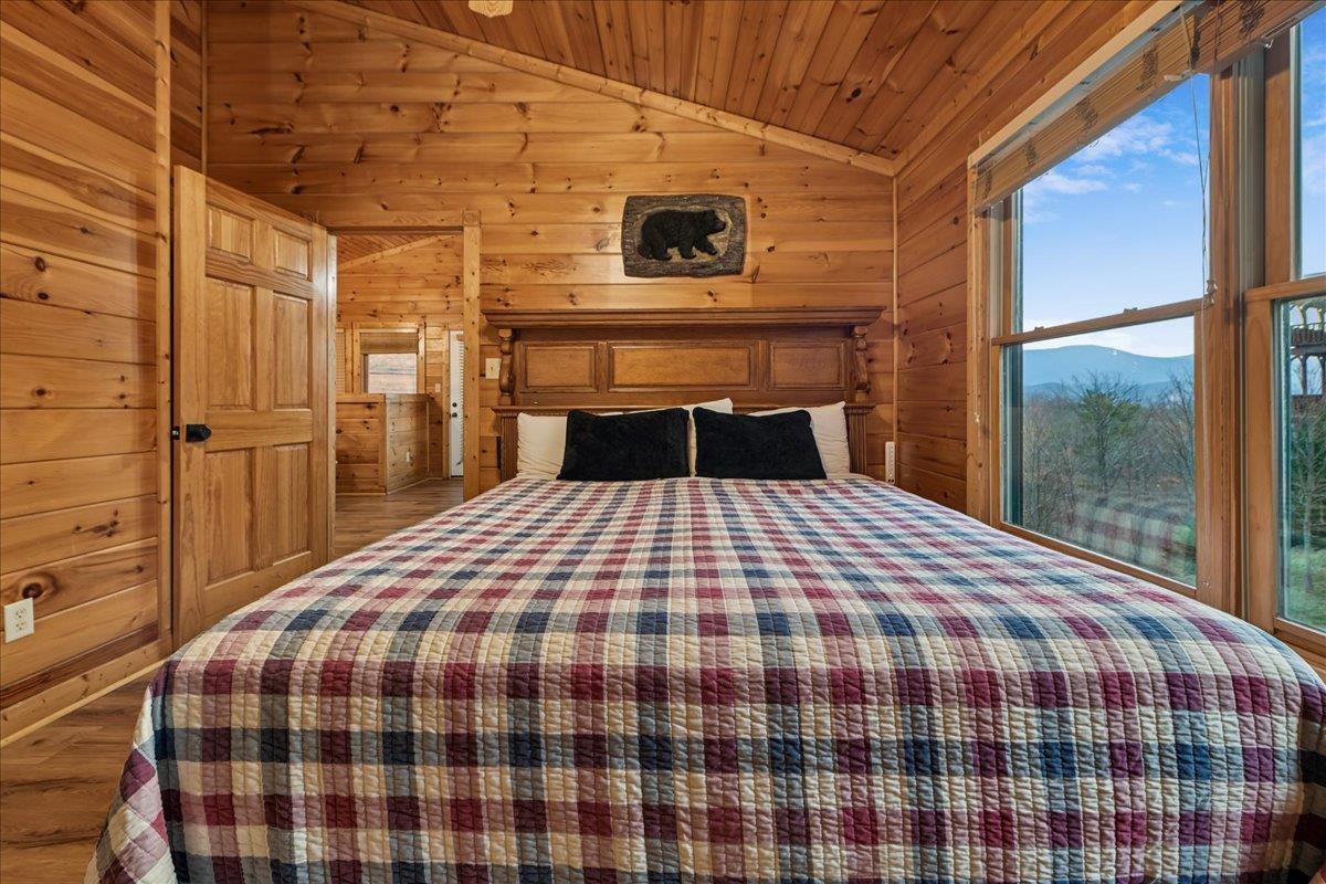 41Primary Bedroom