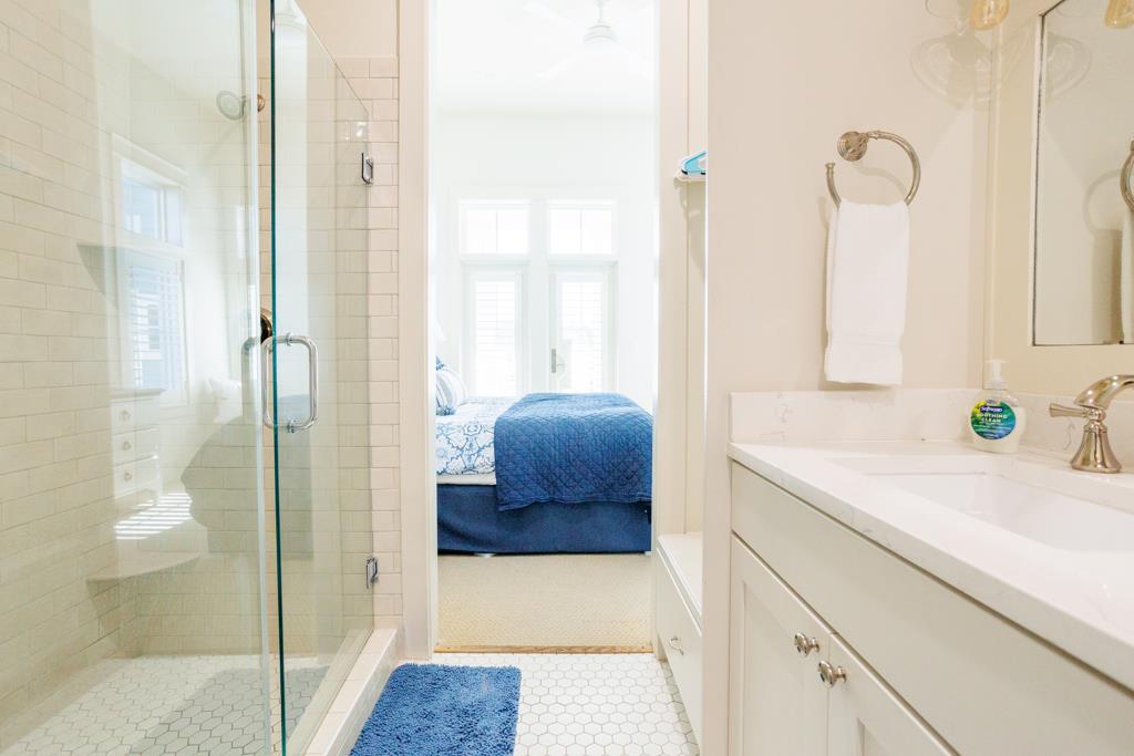 Primary Bathroom, 2nd Floor