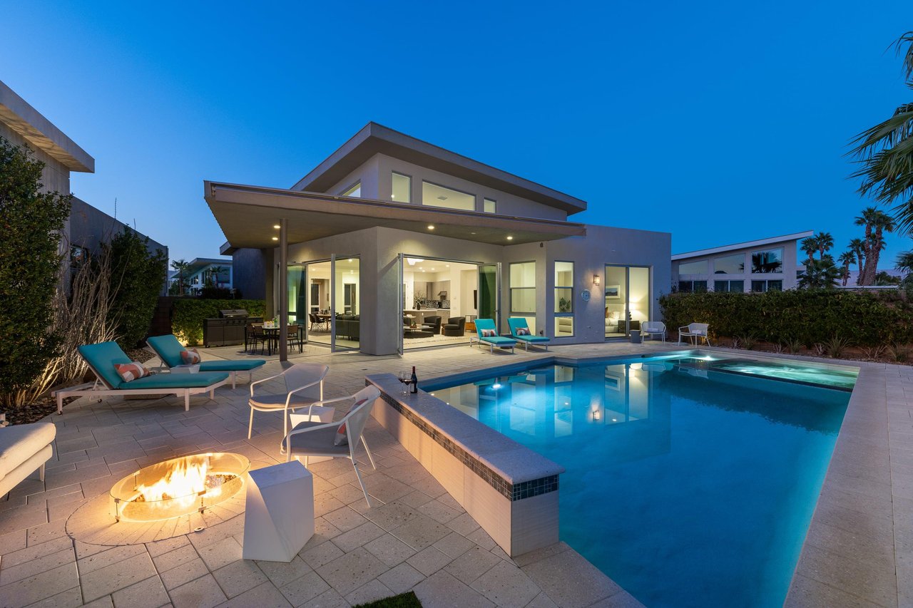 Amazing lighting around the pool