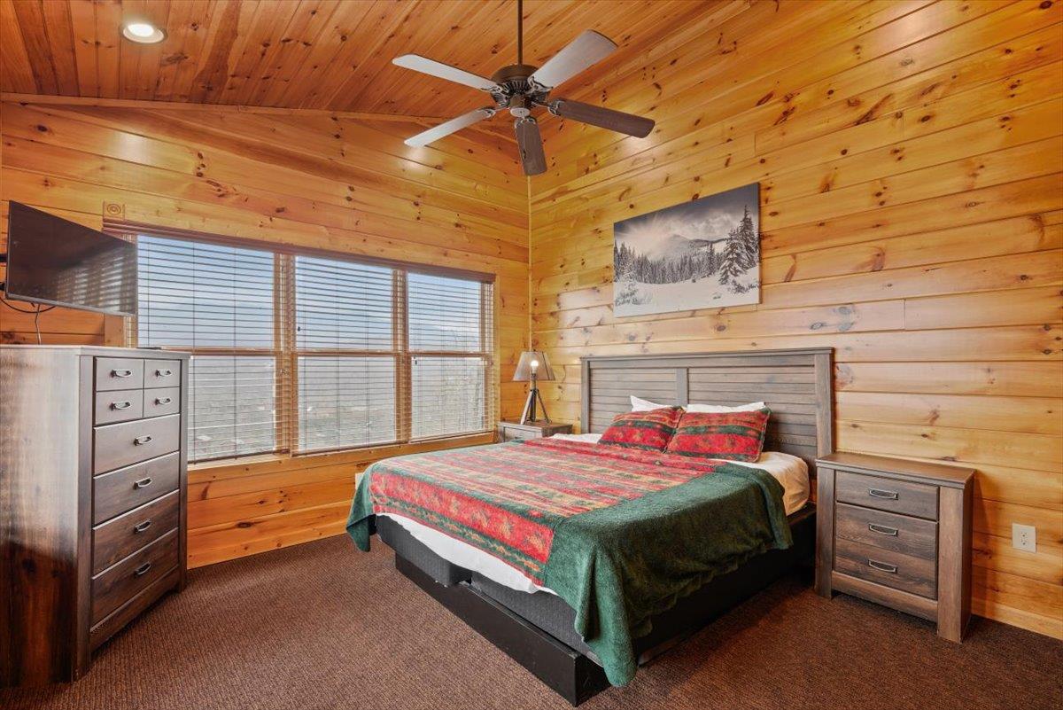 26Primary Bedroom