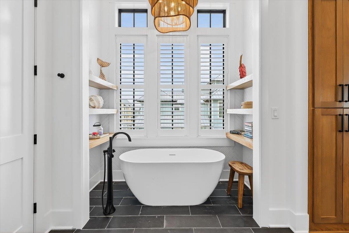 Primary King Bathroom, 3rd Floor