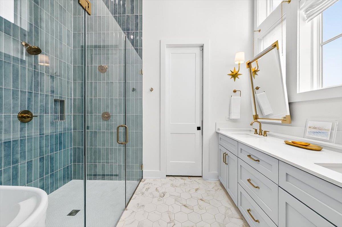 Primary King Bathroom, 2nd Floor