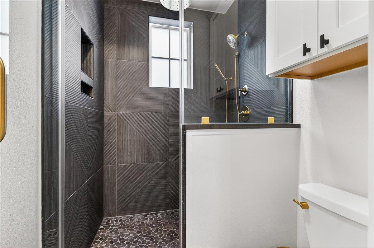 2nd King Bedroom Ensuite, 1st Floor