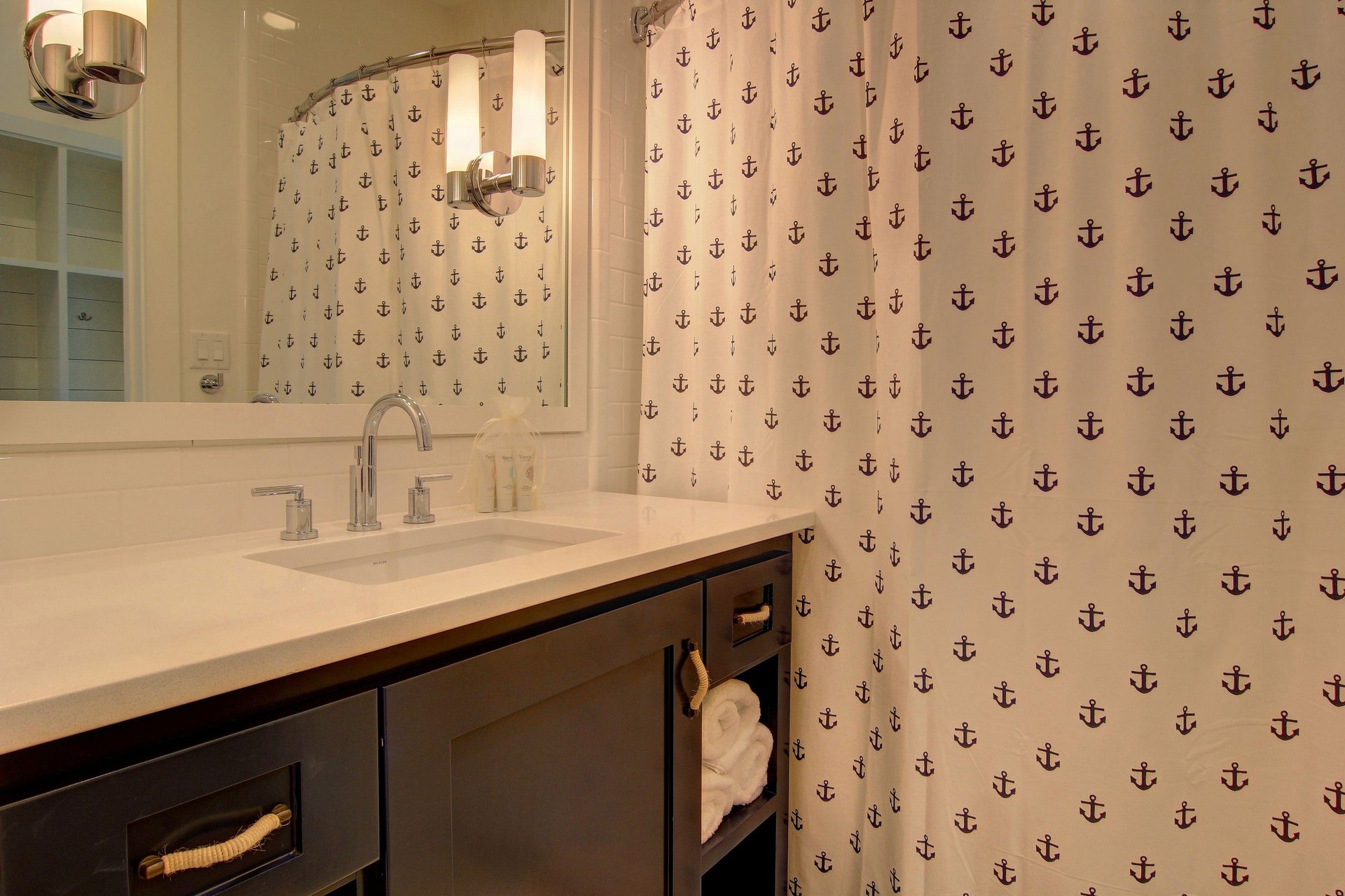 Bunk Room Bathroom, 2nd Floor