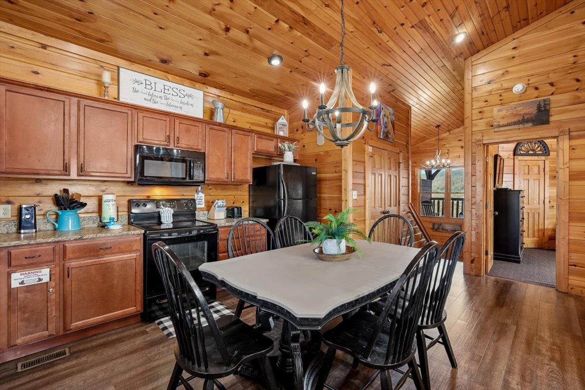 13Kitchen