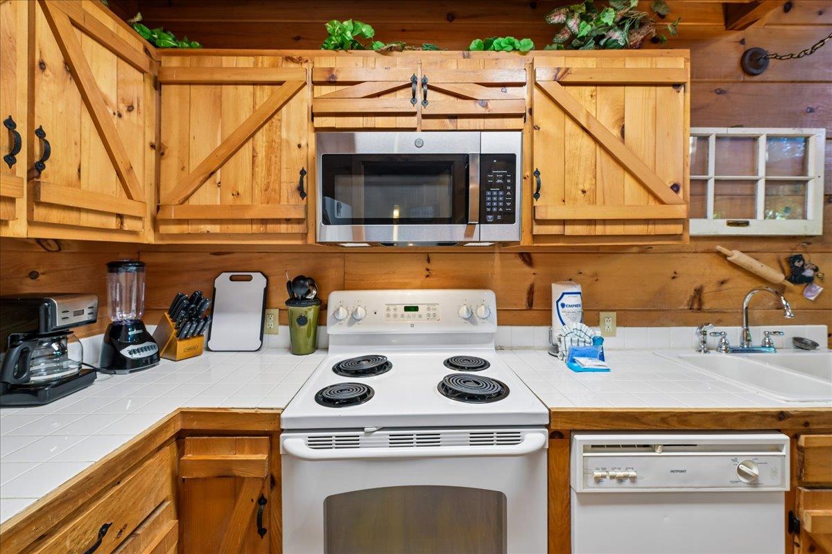 08Kitchen