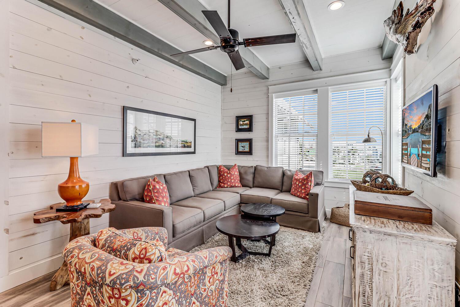 Upgraded 3rd Floor Condo