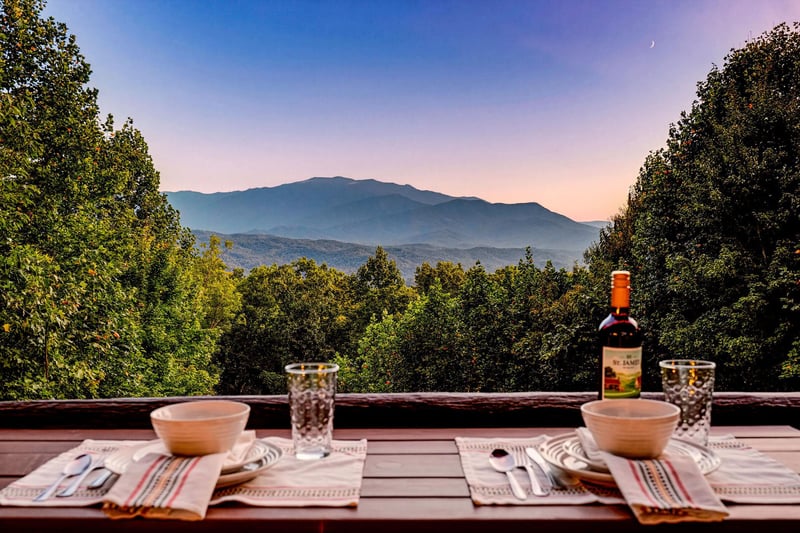 A peaceful mountain vista greets you as dusk settles, offering the perfect backdrop for an evening meal surrounded by natures quiet beauty.