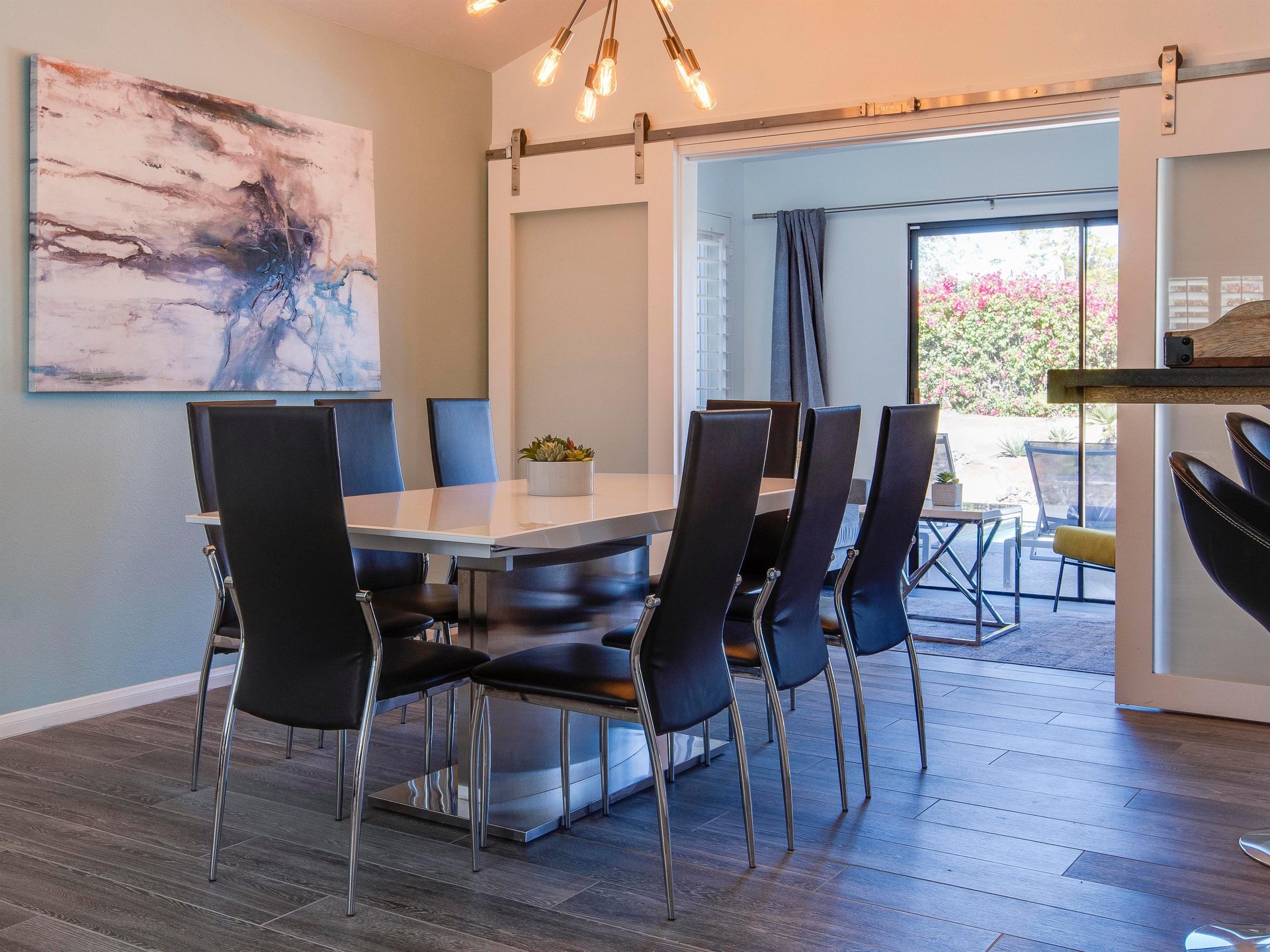 Indoor dining for 8
