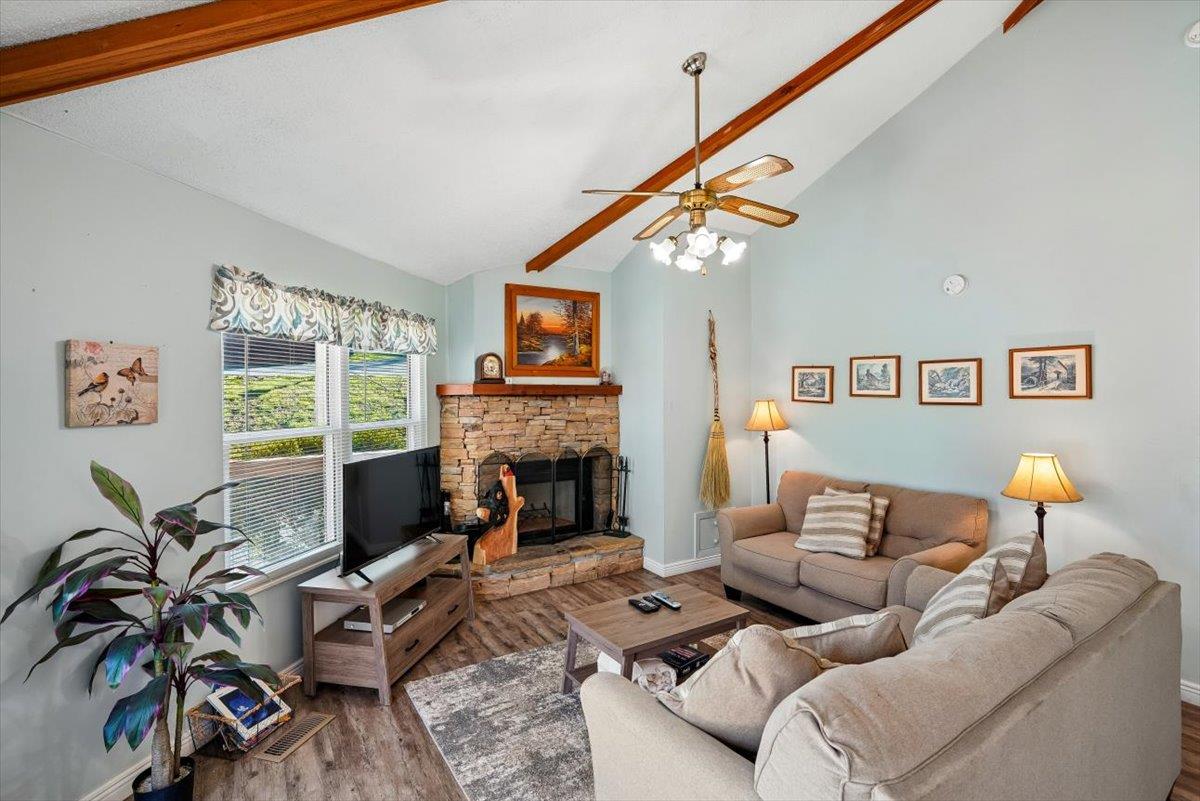 06Living Room