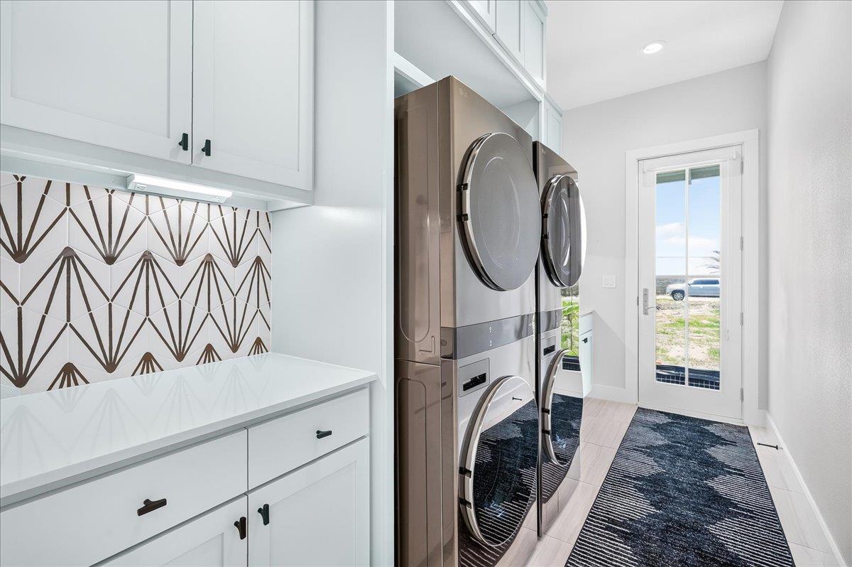 Our fully equipped utility room features 2 washers and 2 dryers, making it easy to keep up with beach towels, swimsuits, and vacation laundry—so you can spend more time enjoying your stay.