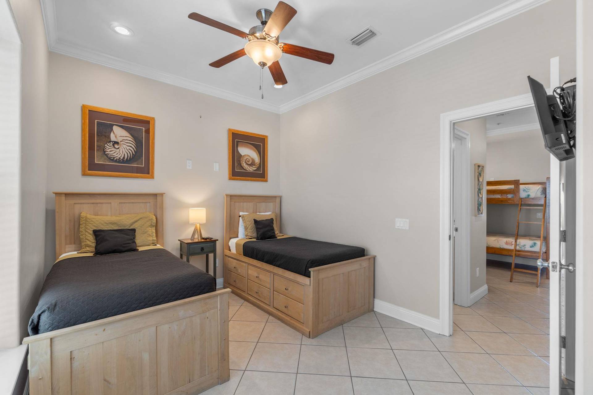 3rd Level Guest Bedroom 2 Twins