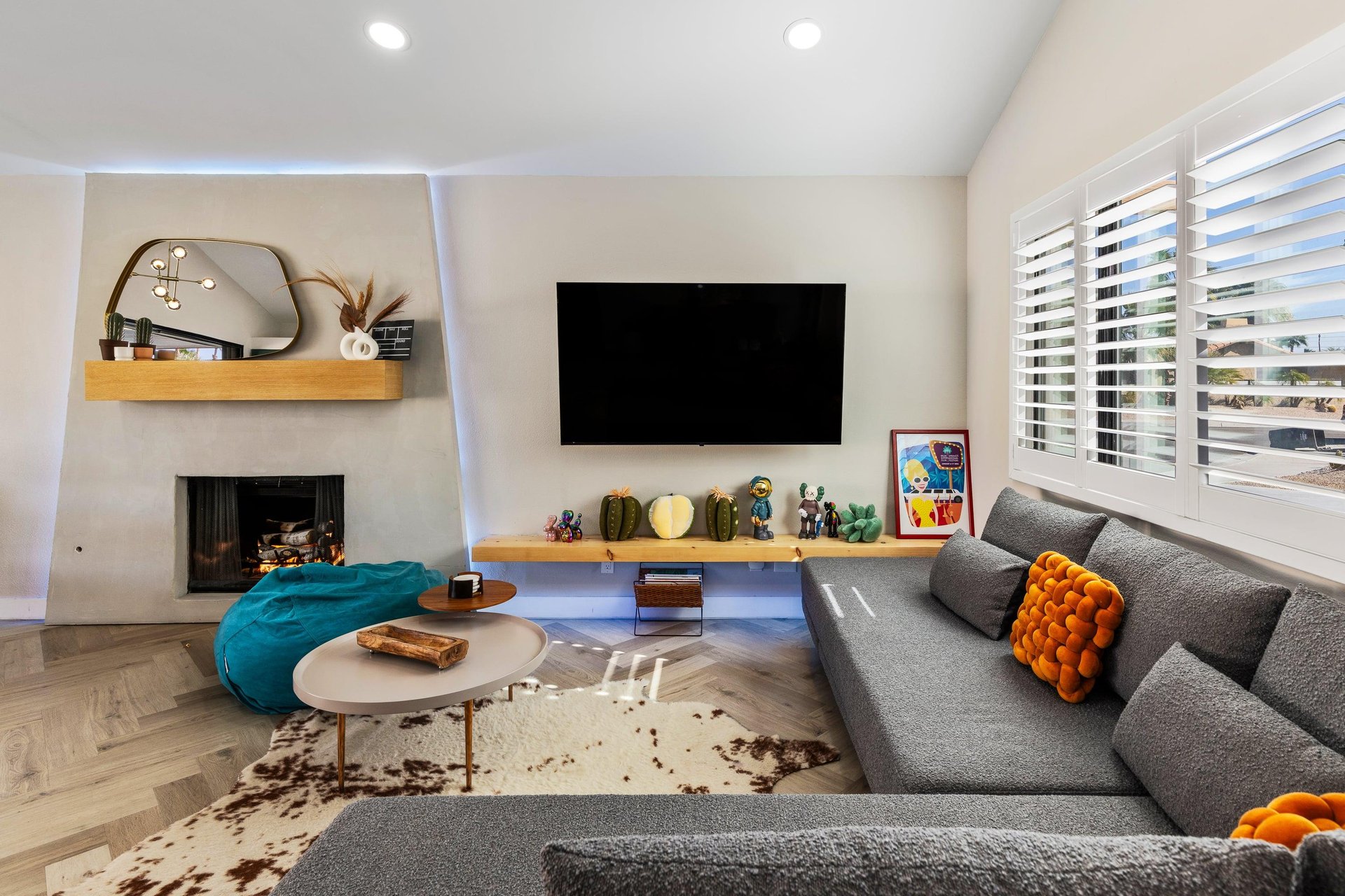 Comfy couches and seating aras