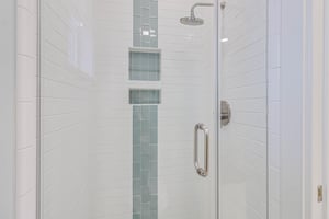 Shared Bathroom, 1st Floor