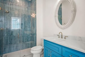 Third King Bathroom, 2nd Floor