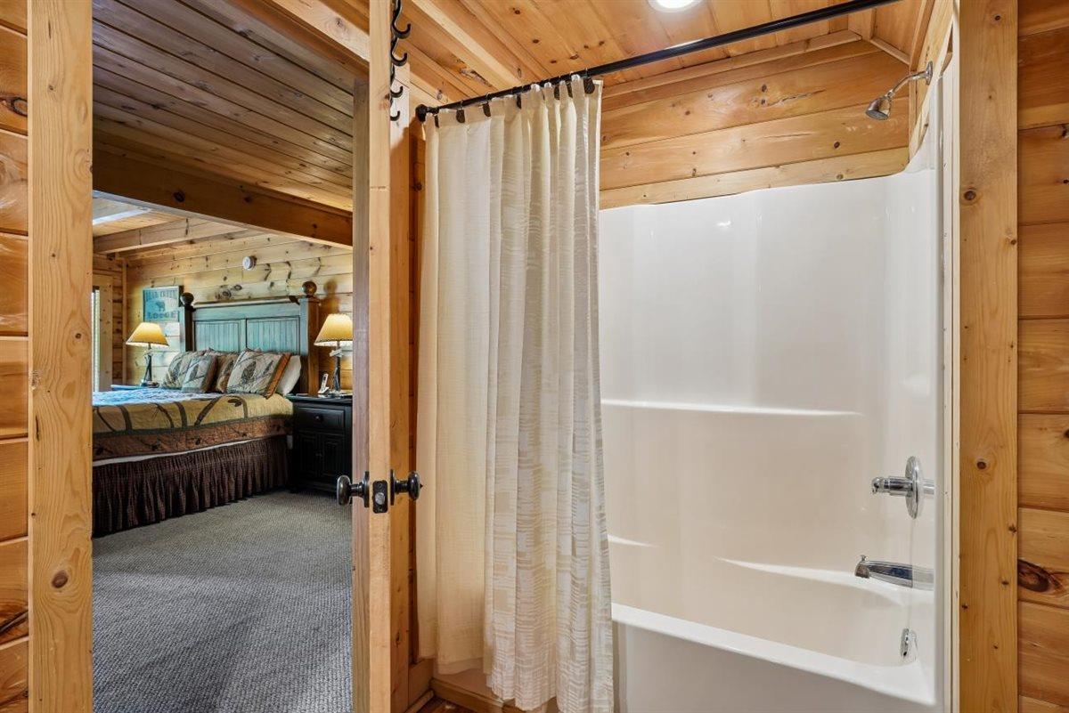 Upper Level 1Bath