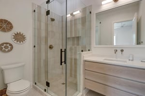1st Floor, Second King Bathroom
