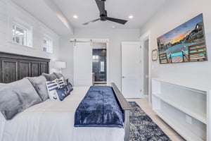 King Bedroom, 2nd Floor