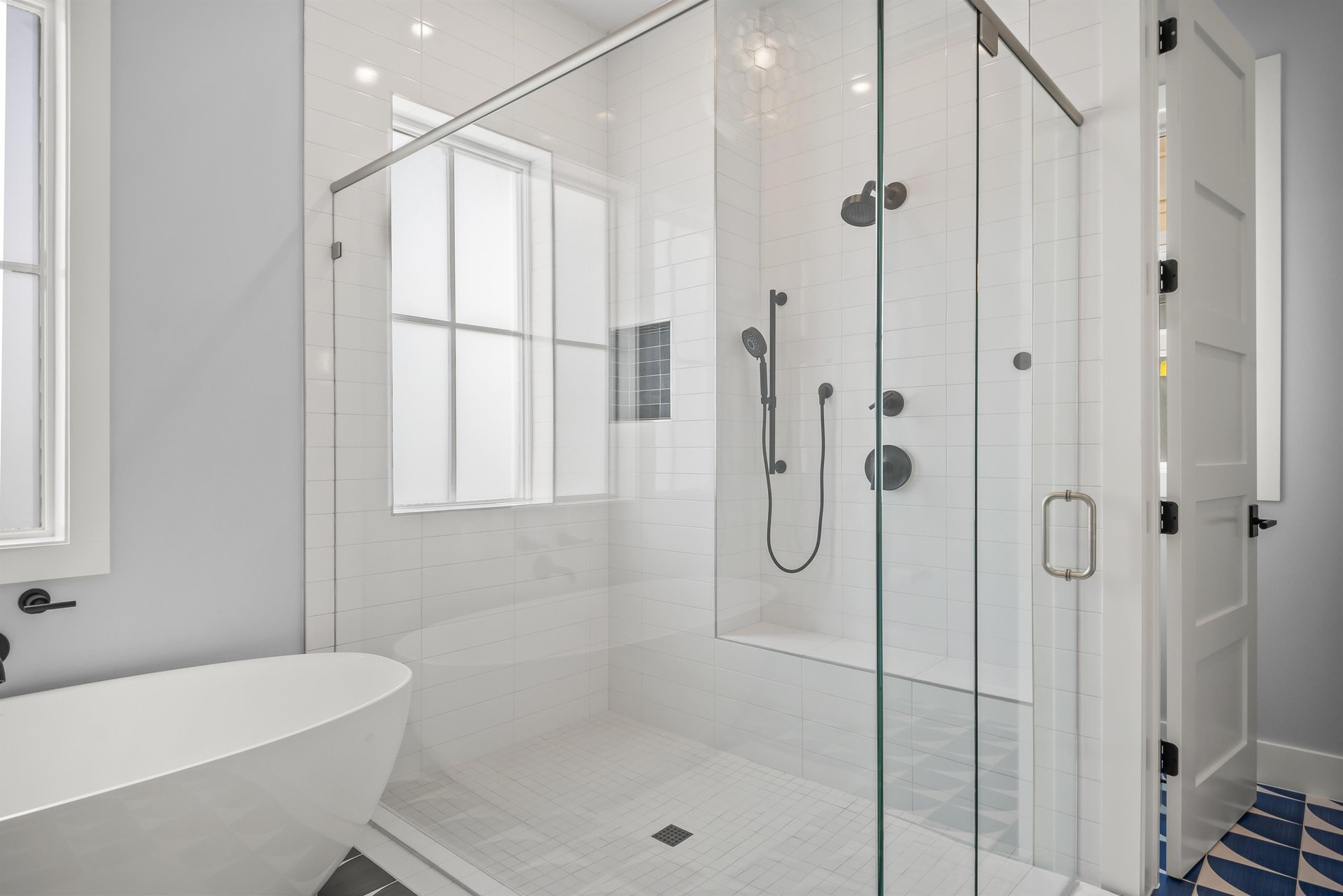 King Bathroom, 2nd Floor