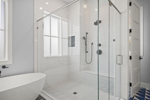 King Bathroom, 2nd Floor