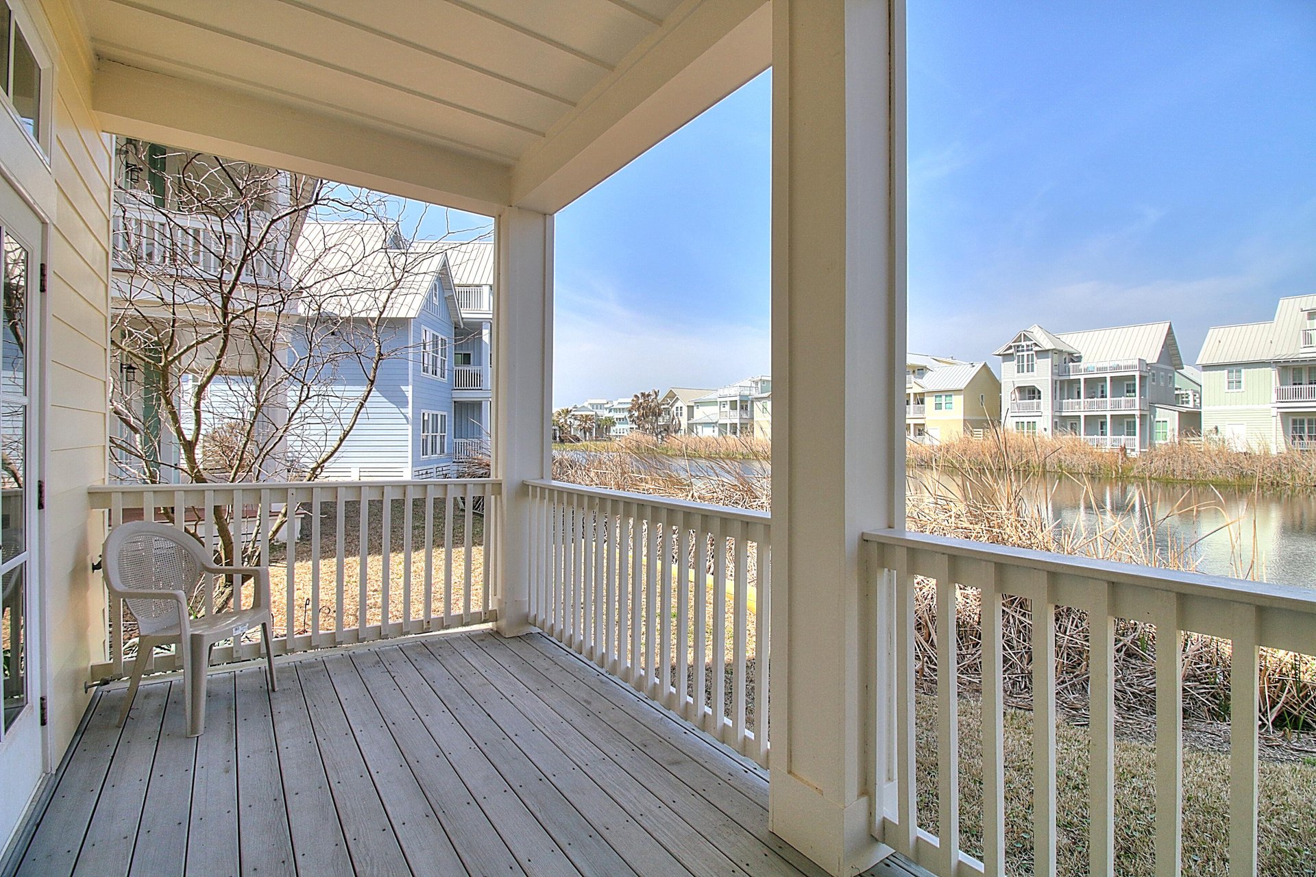 Shared Lakeside Patio, 1st Floor