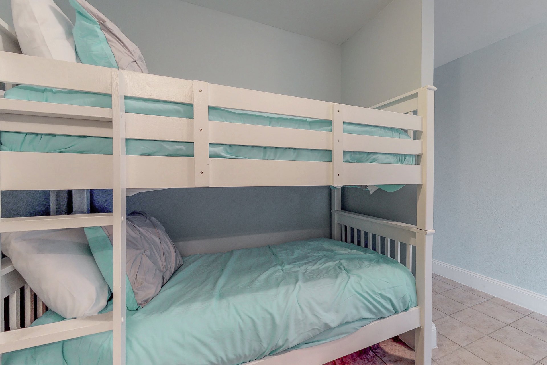 Laketown Wharf 236 7