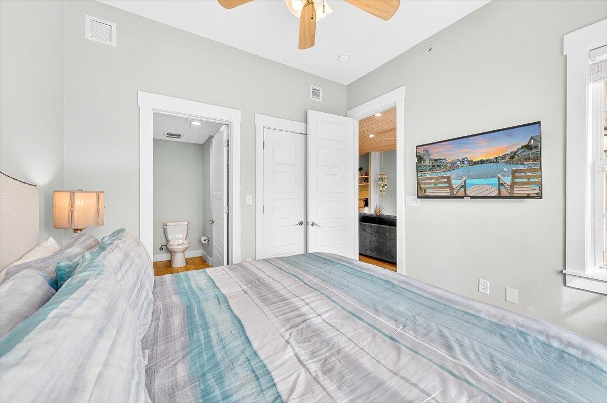 King Bedroom, 1st Floor