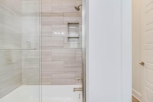 Second King Bathroom, 2nd Floor