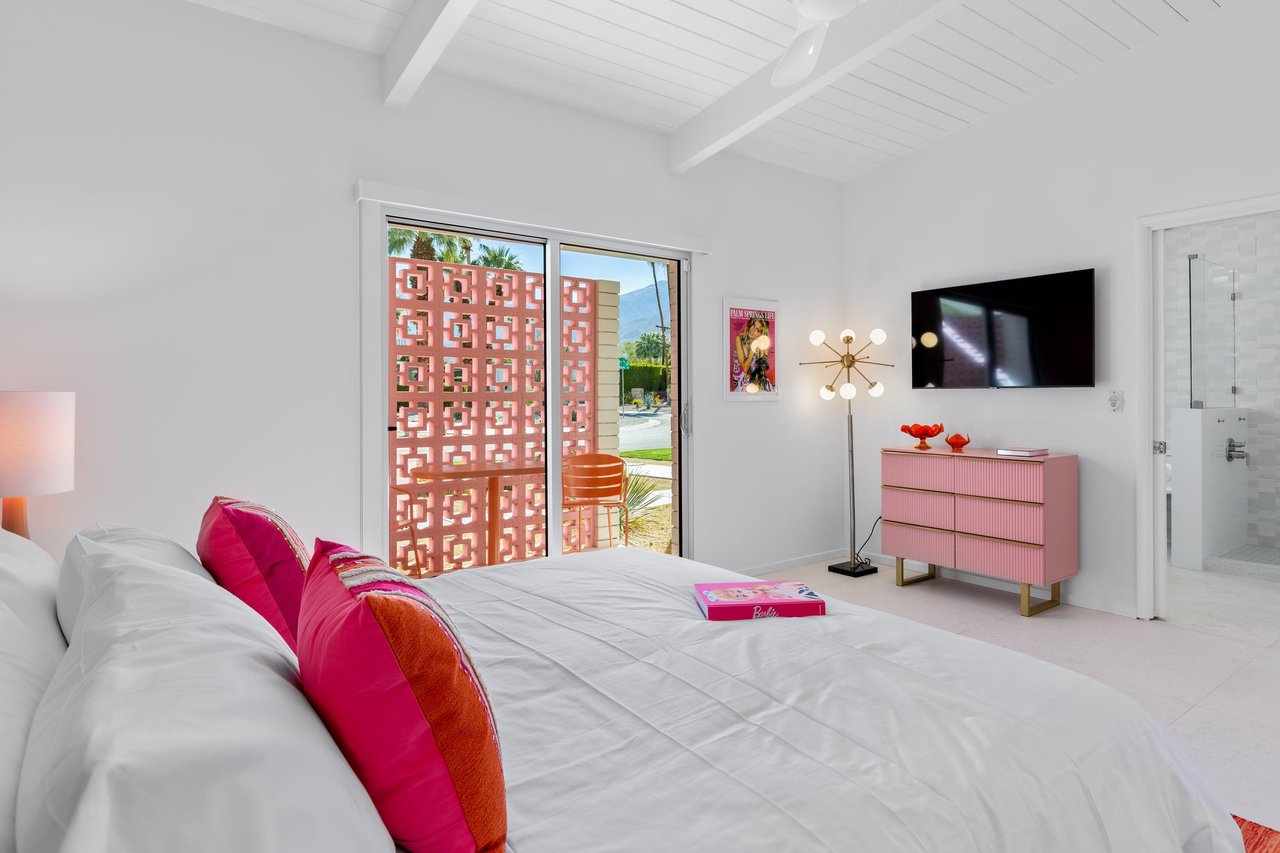 Guest bedroom