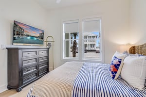 Queen Bedroom, 1st Floor