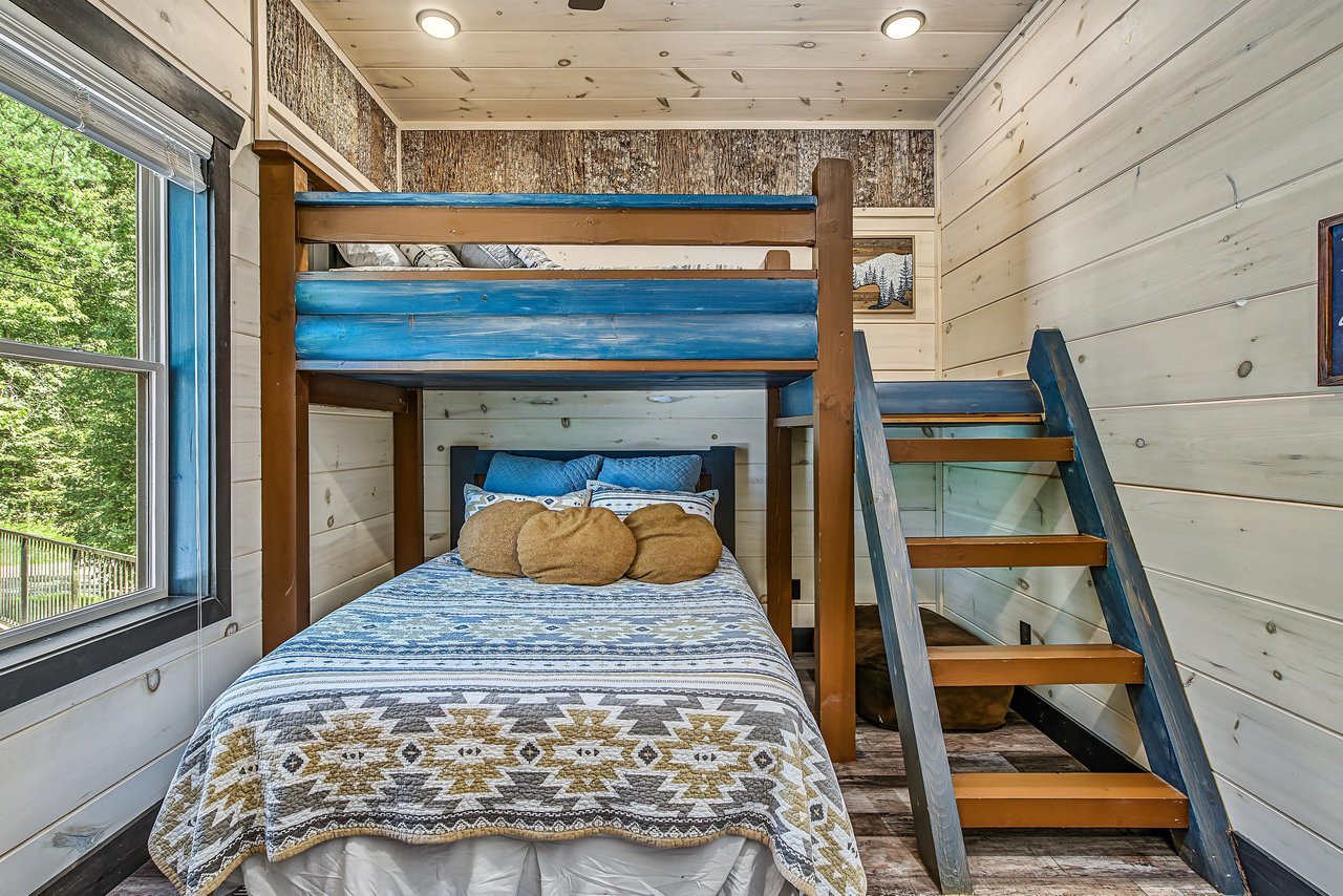 Main Level Queen over twin bunkroom