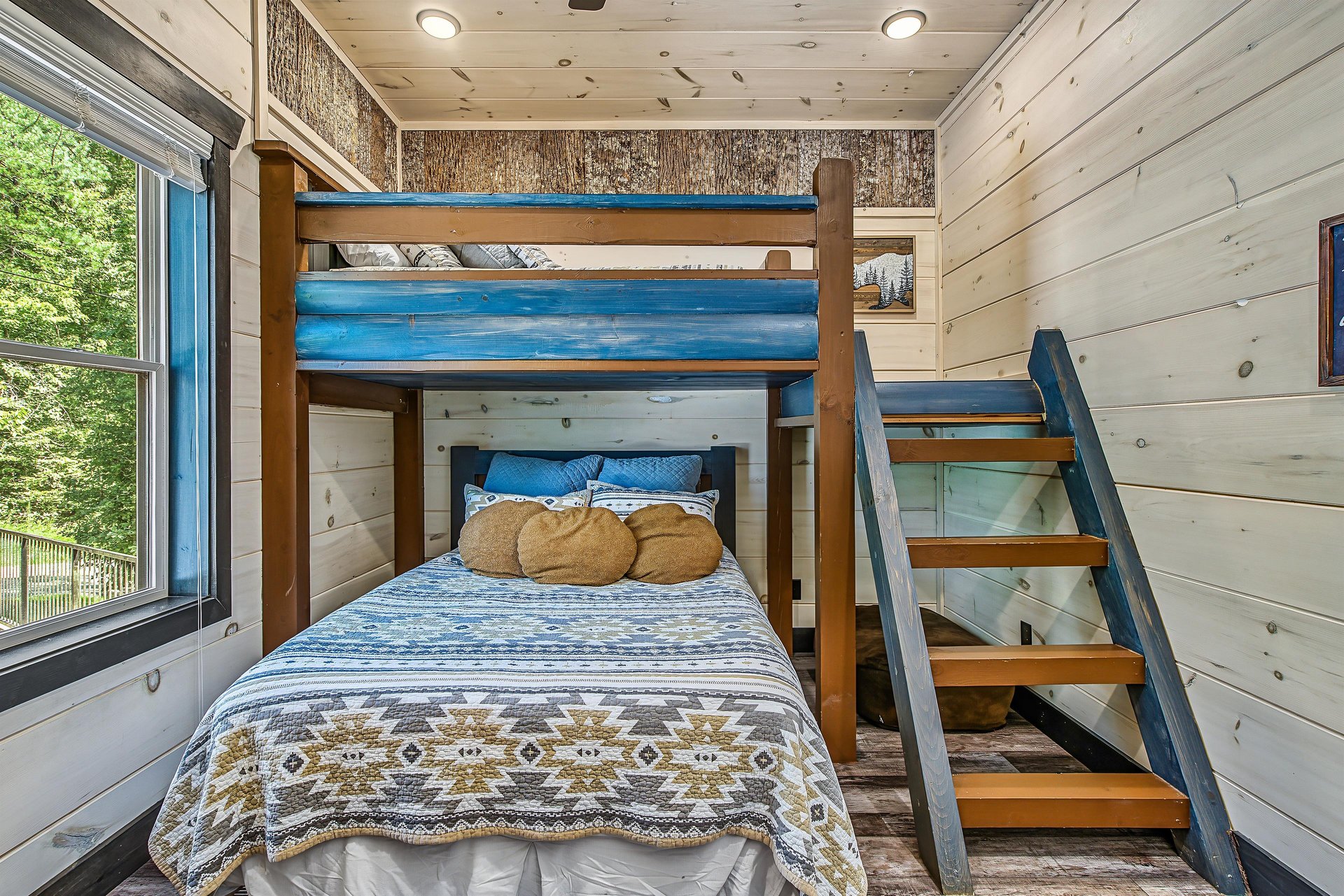Main Level Queen over twin bunkroom