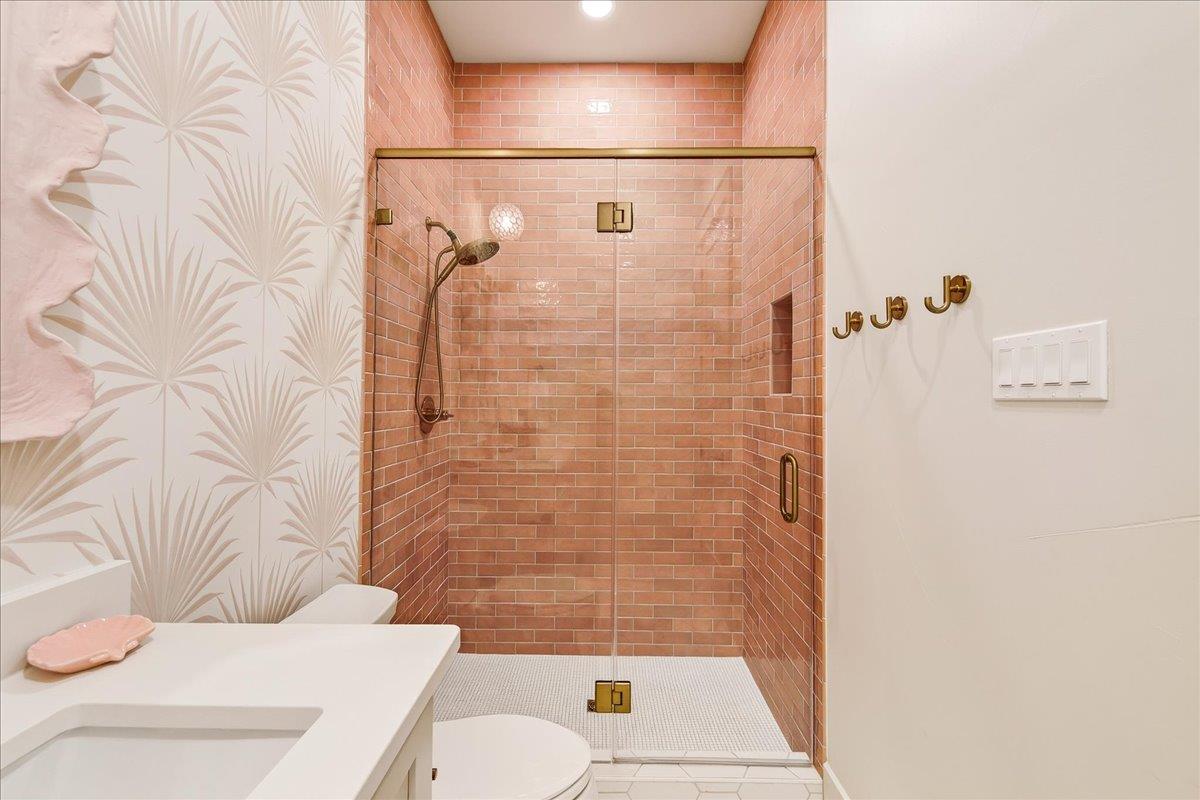 2nd King Ensuite, 1st Floor