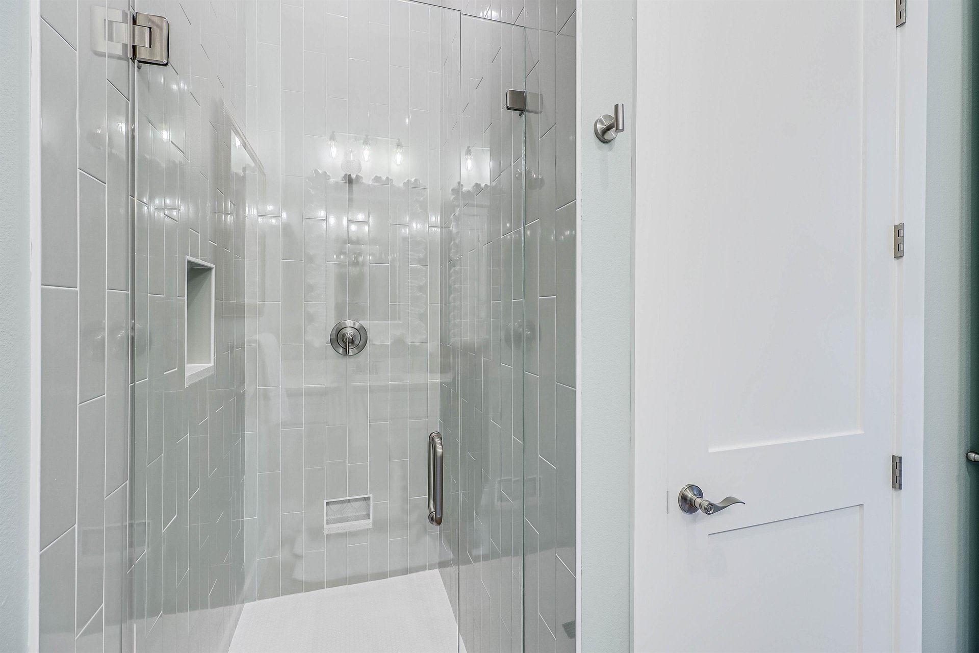 Second King Bathroom, 2nd Floor