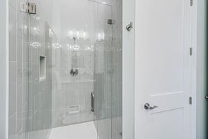 Second King Bathroom, 2nd Floor