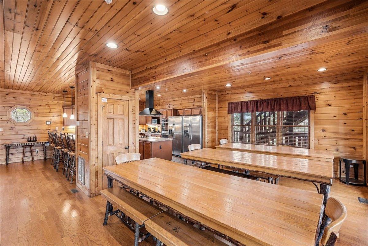 024Dining Area