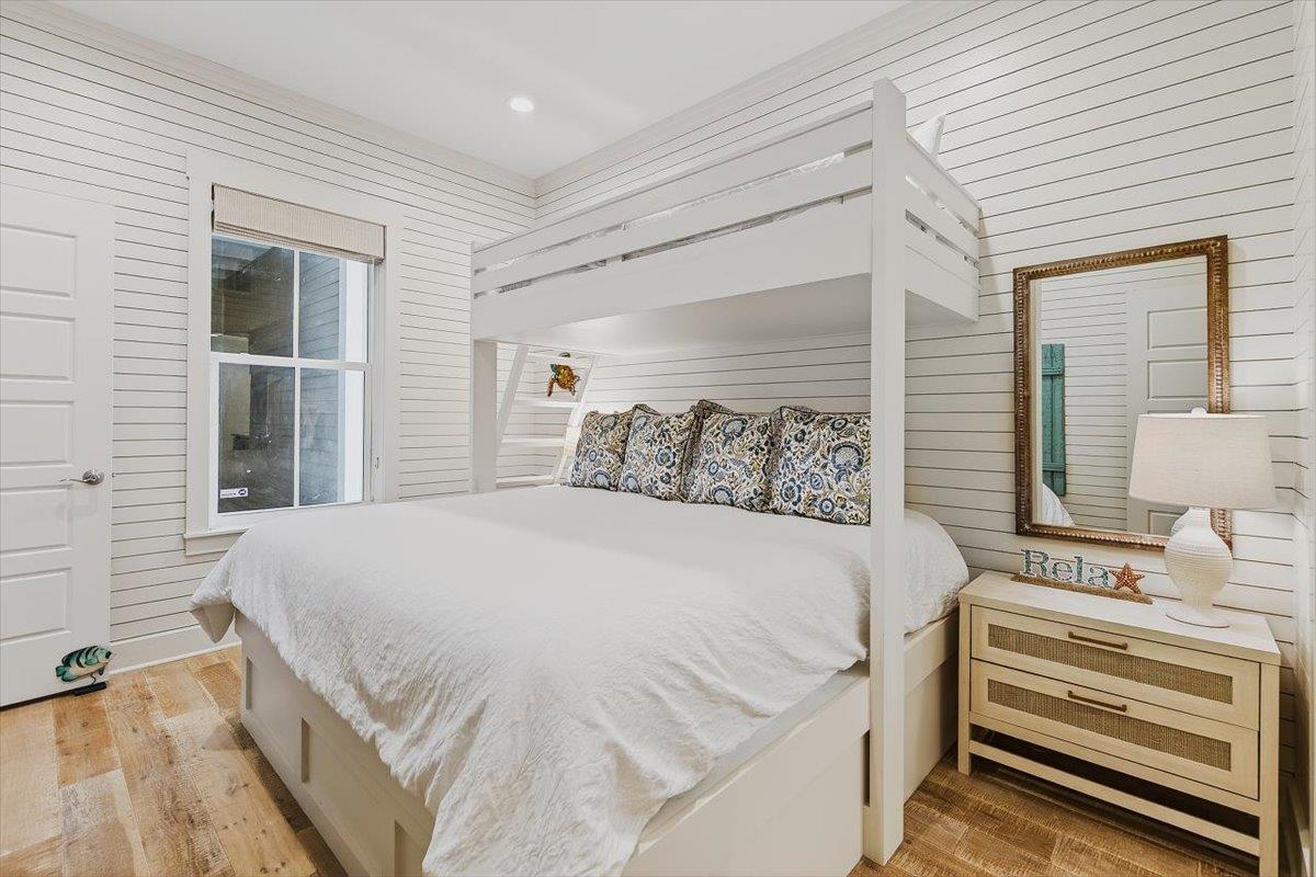 Bunk Bedroom, Twin over King