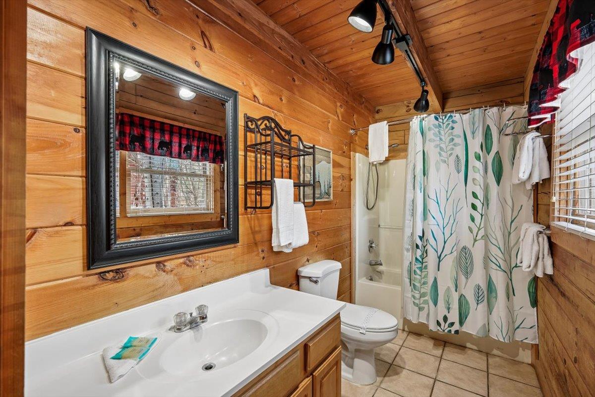 32Primary Bath 2