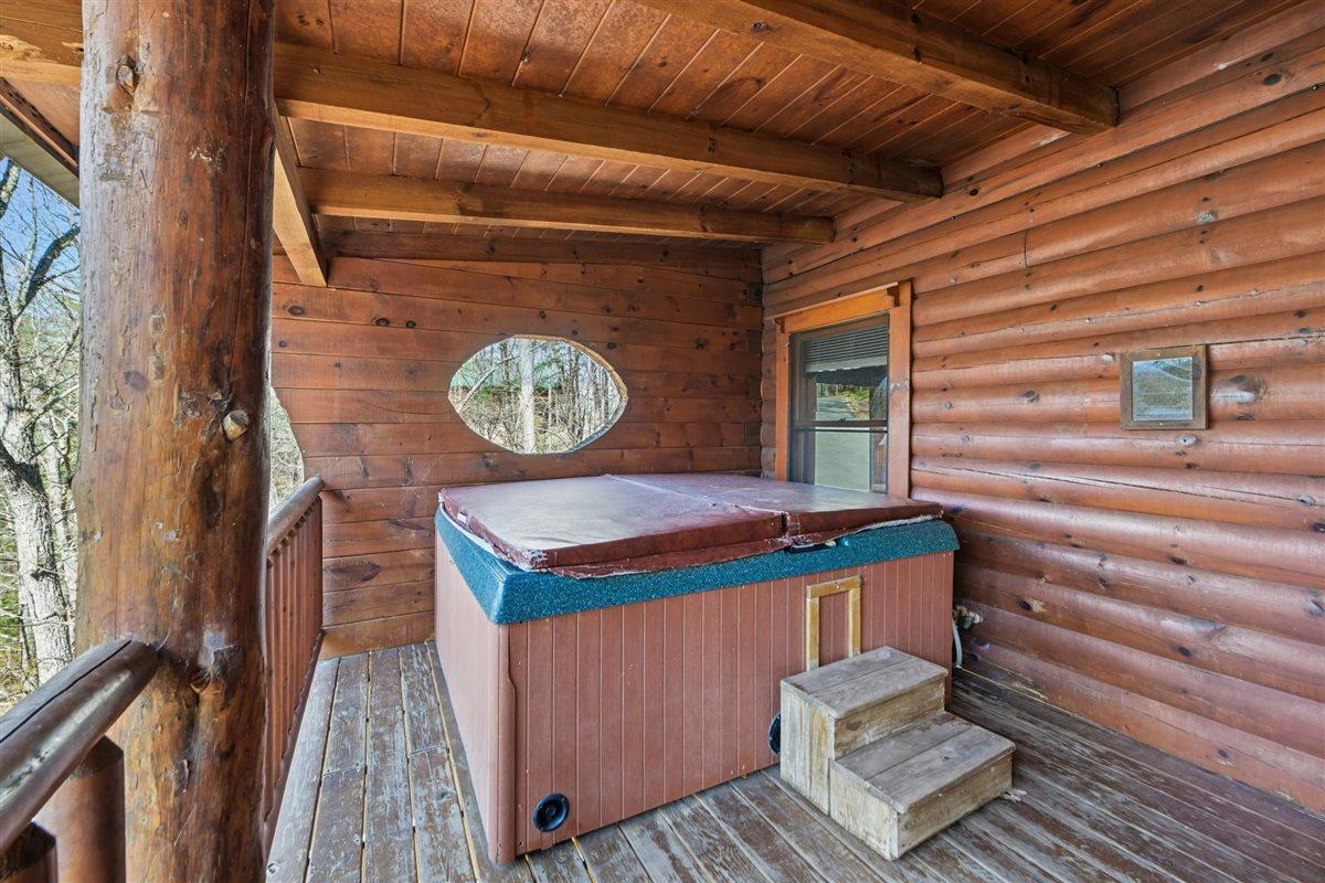 12Hot Tub
