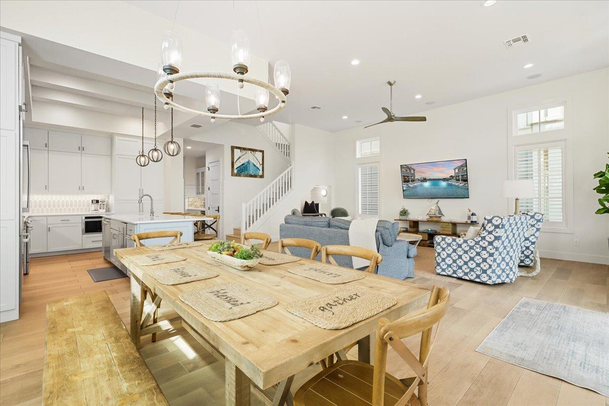 1st Floor, Dining Area