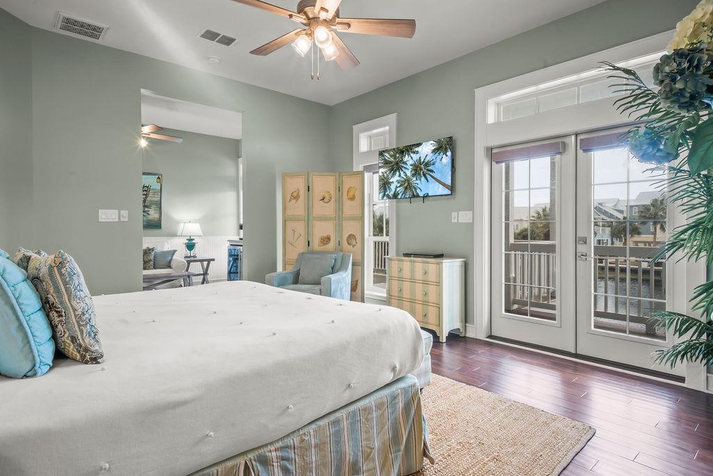 King Bedroom, 2nd Floor