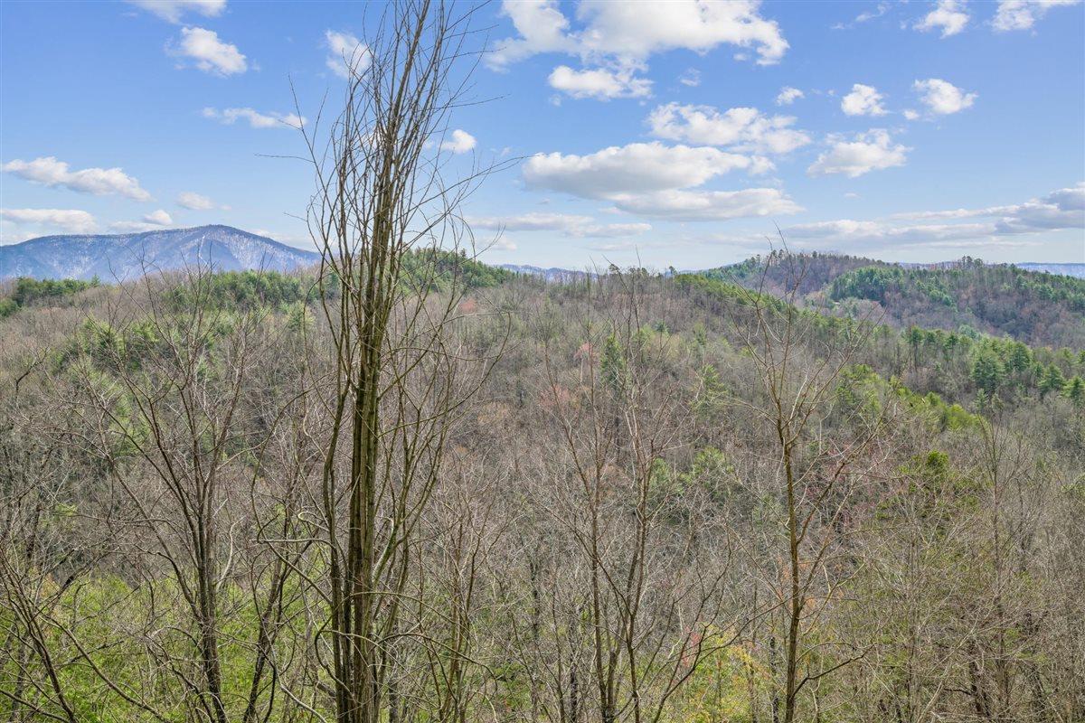 08View